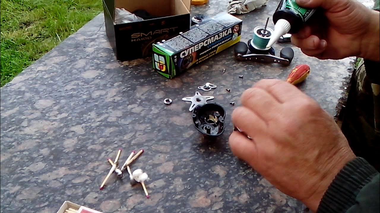 Смазать катушку видео. Смазка для катушек дайва. Смазка рыболовных катушек своими руками. Смазка для катушек шимано дг06. Чем смазать катушку для спиннинга.