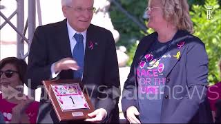 Mattarella alla &quot;Race for the Cure&quot;: riceve il pettorale n.1