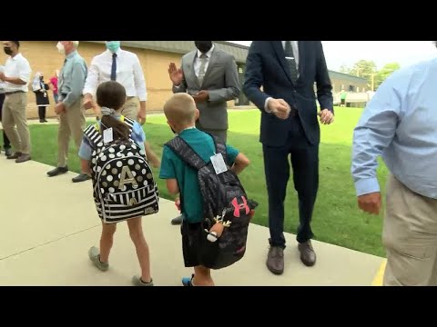 Freeport elementary school holds 'dress for success' initiative for students