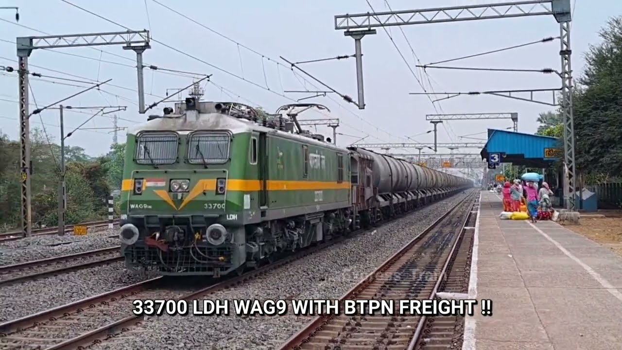 Metal Snake: Loaded Oil Tanker BTPN Freight with Ludhiana WAG9 at High Speed - INDIAN RAILWAYS