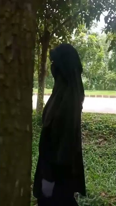 wanita hijab jalan2 di bukit  #shorts