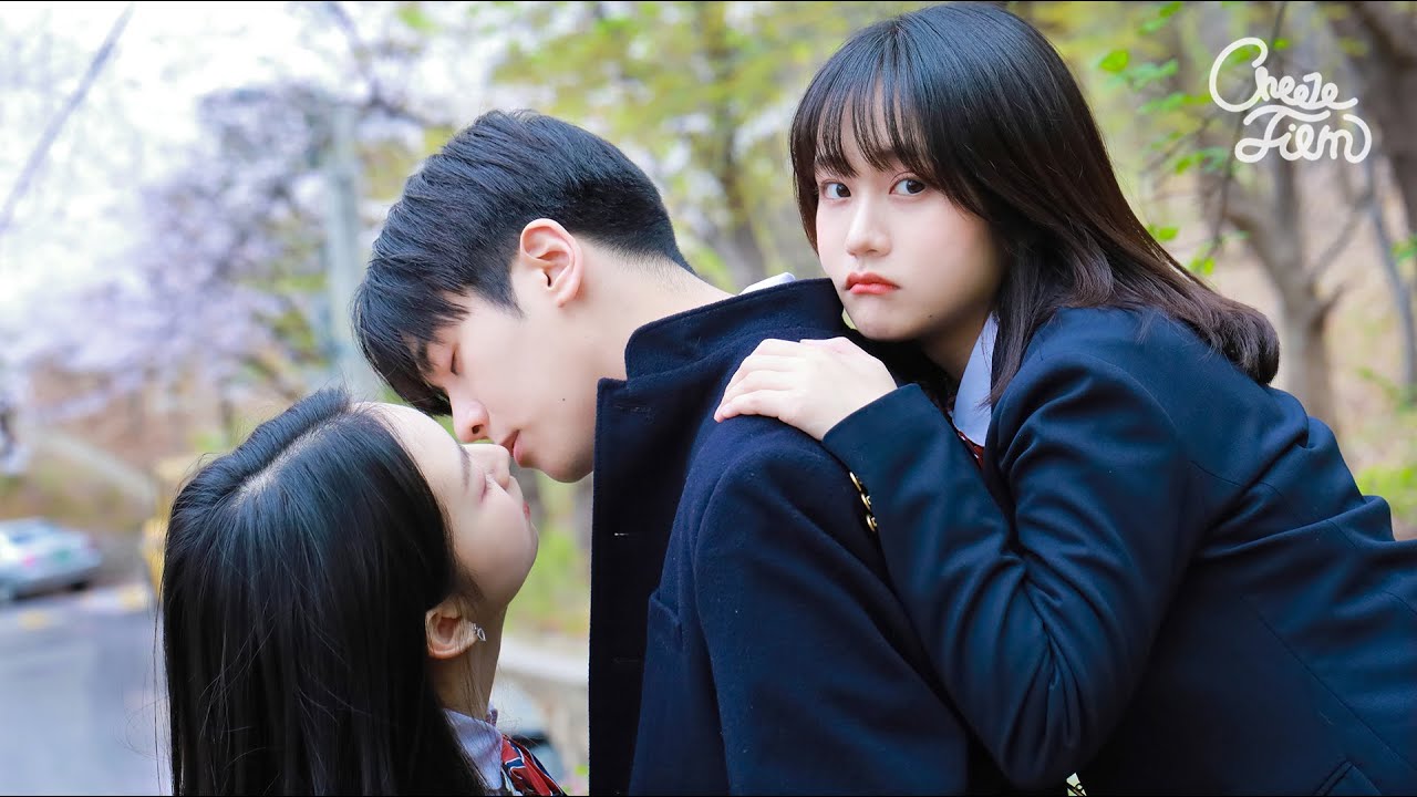 전 남친의 새 여친이 너무 예쁘다