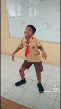 viral di sosmed joget anak SD pas Pramuka 😀😀😀