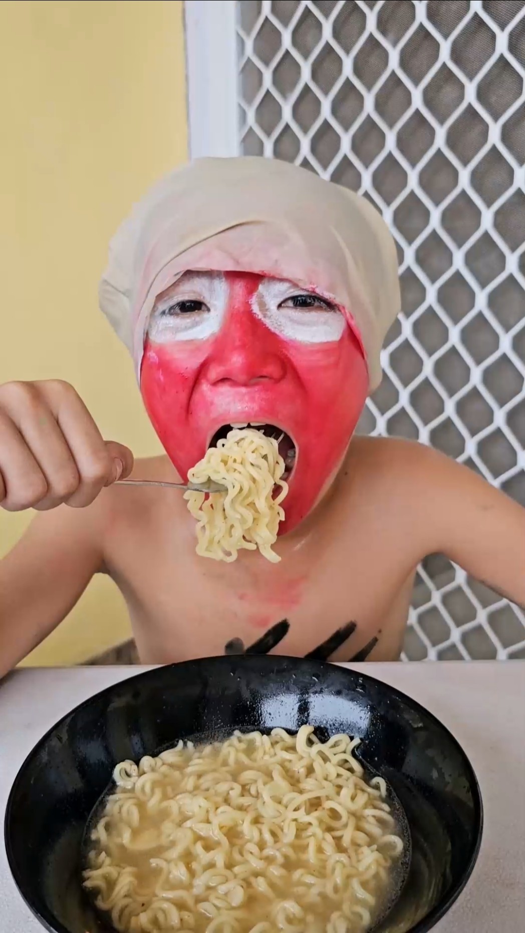 PAPA WHY DOES THE NOODLE SCISSORS
