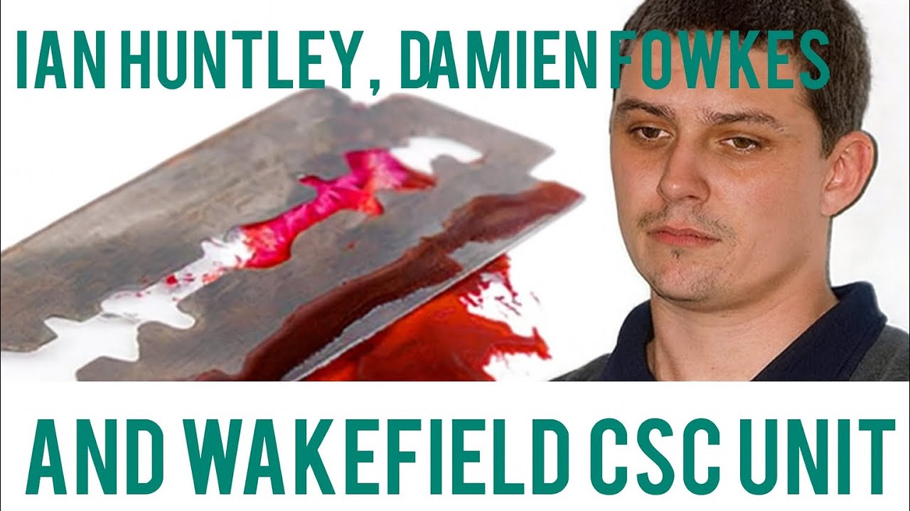 Рядом с Дэмиеном Фоуксом в отделении CSC в Уэйкфилде