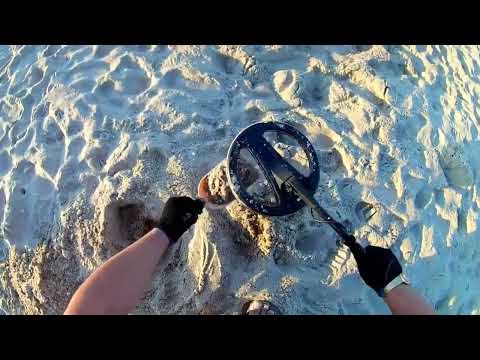 Видео: Это был шикарный выход с металлоискателем на пляж! Находки такие не могут не радовать!