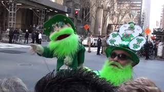 День Святого Патрика в Нью-Йорке, парад на 5-ой авеню.