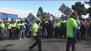 San Diego sanitation workers strike for more than a week, piles of dumpster trash yet to be picked u