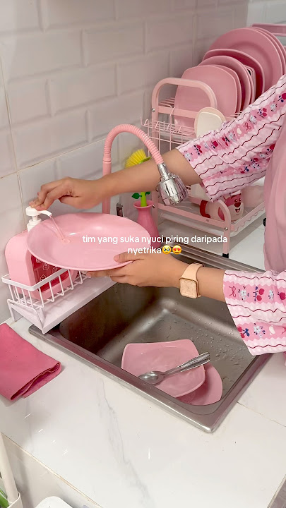 It's like washing the dishes in the morning, all the laundry is pink #youtube #ytshorts #youtubes...