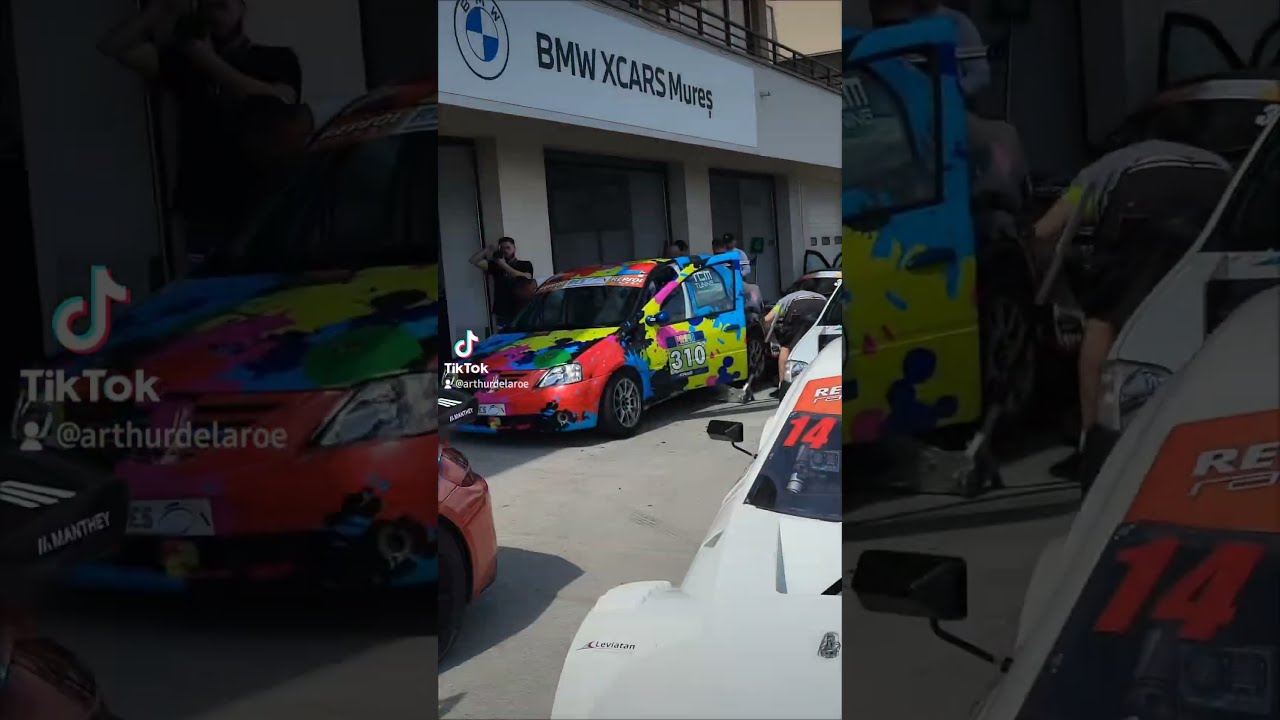 Waiting for the pit lane green light on practice session. 