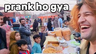 gora ban k kia logon k sth prank#pakistan #prank #funny #funnyvedio #funnyprank #funnyshorts #vlog