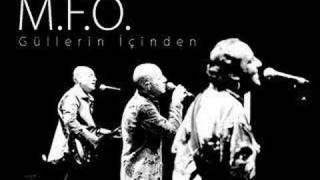 M.F.Ö. - Güllerin İçinden - Özkan Uğur 1953 - 2023 🖤🕯 chords