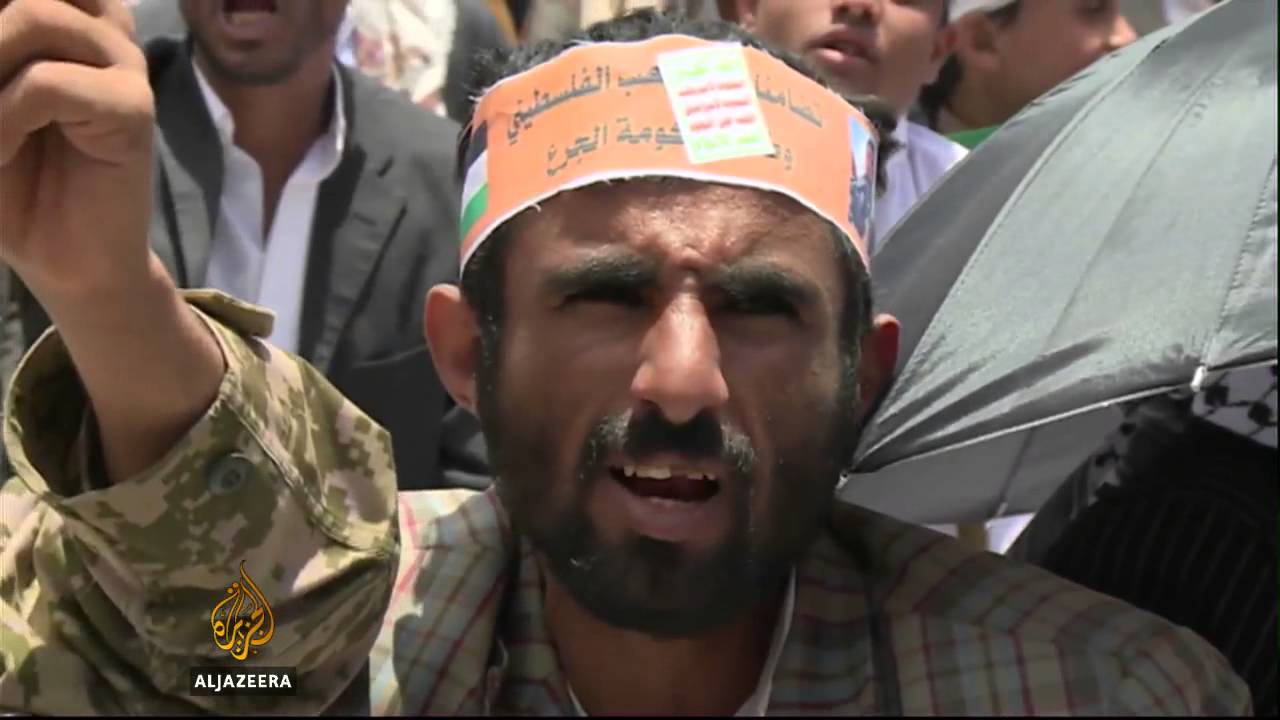 زعيم يمني يحث الجيش على تعزيز الأمن