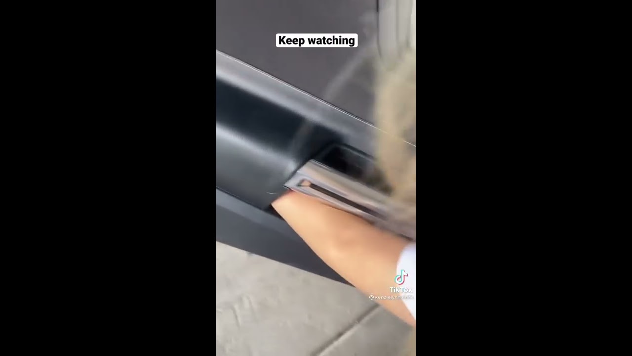Girl Finds Out Her Boyfriend Is Cheating On 