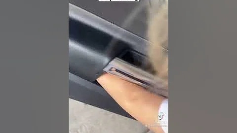 Girl finds out her boyfriend is cheating on her.