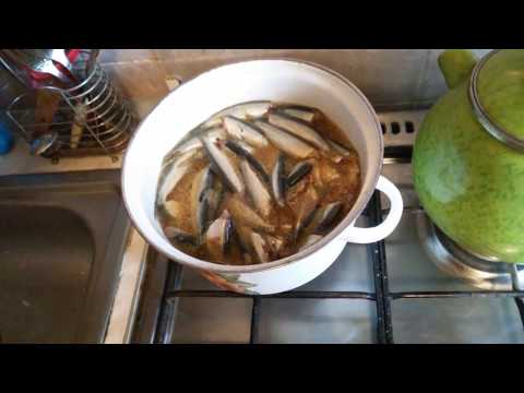 Видео рецепт Домашние шпроты из салаки