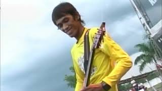 Download Lagu Momen Ariel Buka Baju di konser peterpan - Topeng MP3 Download Lagu Momen Ariel Buka Baju di konser peterpan - Topeng MP3