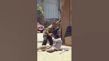 اوعى الفحت لتقع تحت 