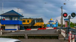 RailWay. Russian Railroad Crossing. Trains on the Transsib. In station / Поезда на станции Ин