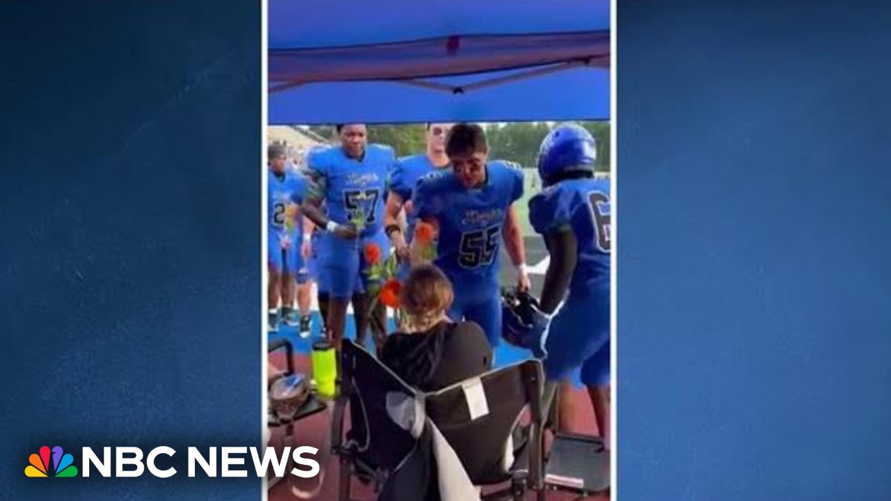 Good News: High school football team surprises mom fighting cancer with flowers