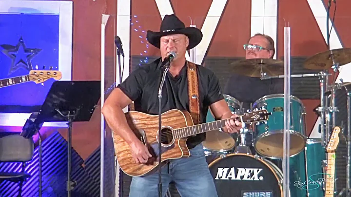 Randall Armstrong sings Pickup Man at The Gladewat...