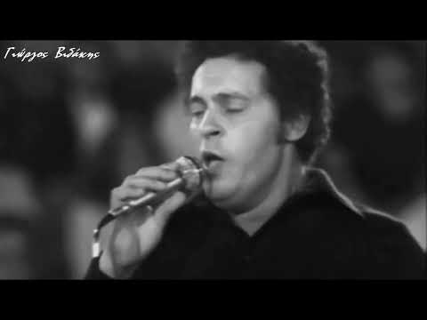 Σταύρος Ξαρχάκος -