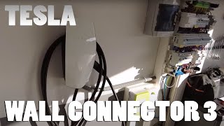 Test de la borne de recharge Tesla connecteur mural de 3e génération : Un  boitier design et compact - Guide de la Recharge VE