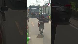 tak ada yang bela sopir minibus