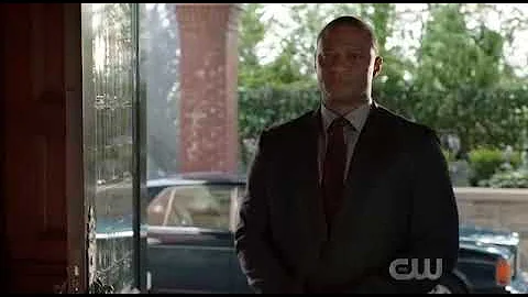 Oliver meets John diggle in earth 2 arrow season 8...