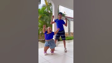 Dancinha Trend com MC Divertida e Henrique #shorts - Clau Santana