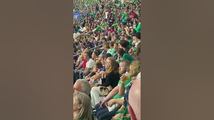 “Thats f**kin mental” Irish fans really are quite something 😂 🎥 loulounuttay #Ireland #IrishRugby
