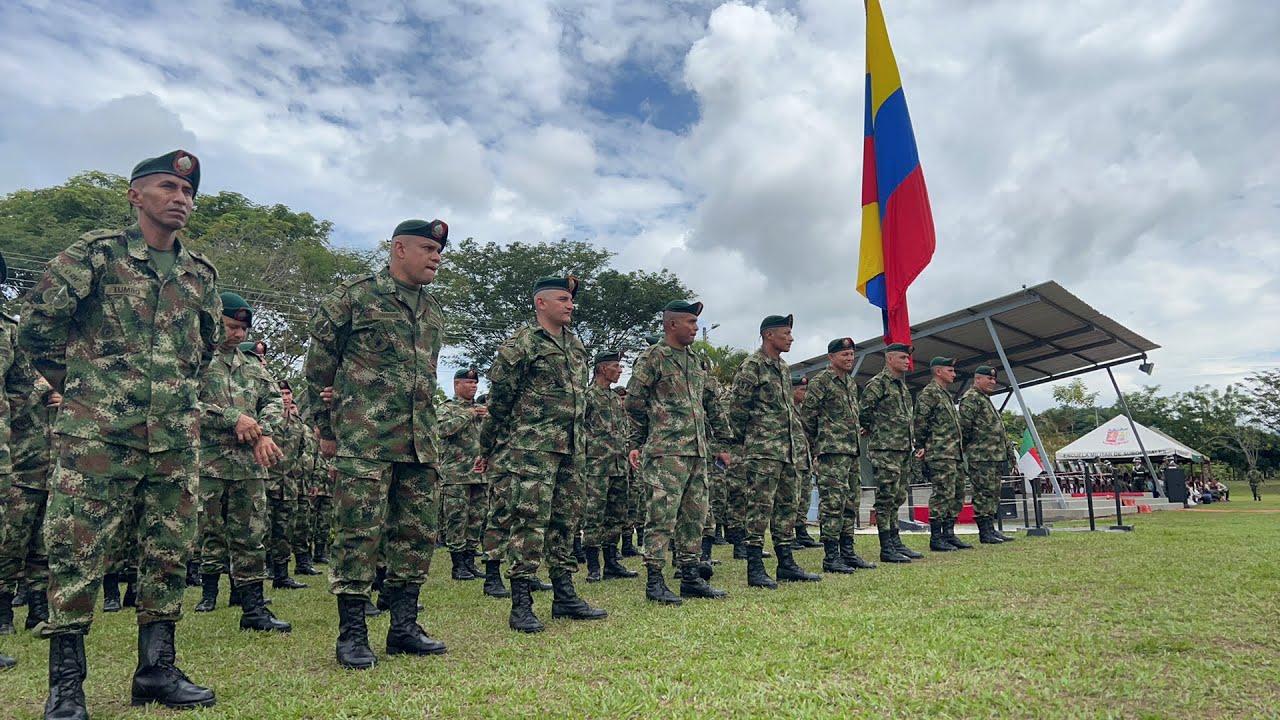 Ceremonia militar de despedida de un personal de soldados profesionales