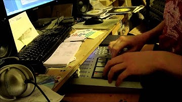 Cuth Makes a Beat on FL Studio With an Akai MPD 24 and £1 records.