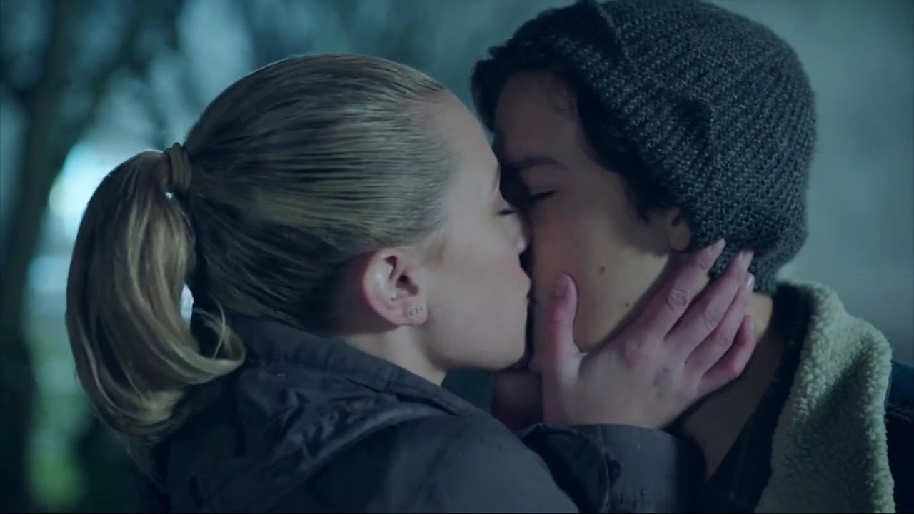 Archie & Bughead - Kiss Me - YouTube.