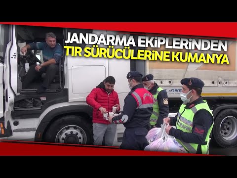 Jandarma Ekipleri Tır Sürücülerine Çay ve Kumanya Dağıttı