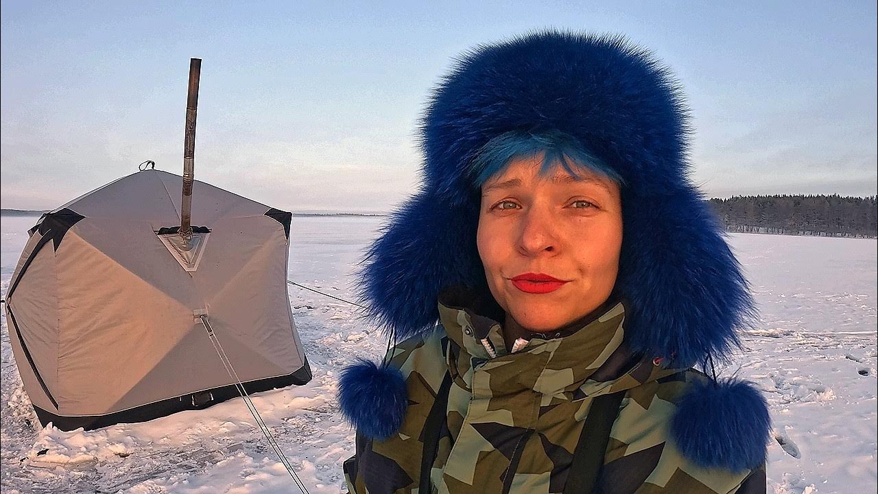 ночь в зимней палатке. палатка в зимнем лесу. ночь в зимней палатке. палатка костер. уральские горы зимой с палаткой.