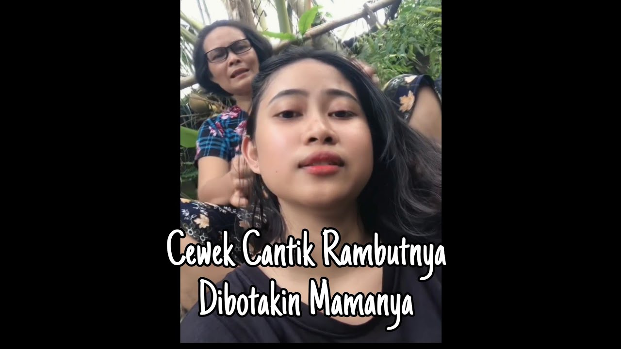 Красивая девочка, которую мама побрила налысо