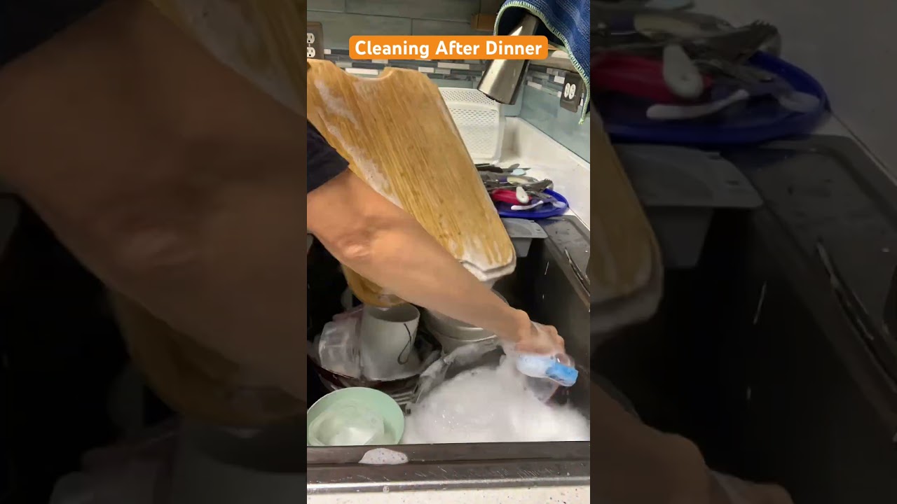 Cleaning after dinner 