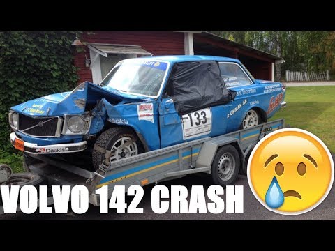 volvo-142-crash-in-the-forrest