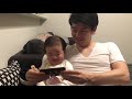 おしゃぶりをとって笑うほど面白いらしい。「ミツカン」のCM。
