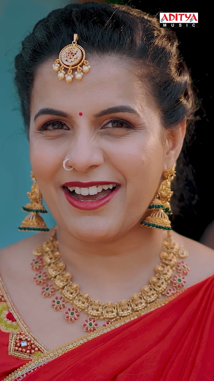 #VachindammaSankranthi Song #SankranthiPaata 2025 #MadhuriPatibanda #Shorts