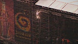 Jeff Buckleys Death-Defying Stunt At Page And Plant Concert