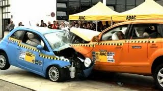 Crashtest Audi Q7 vs. Fiat 500