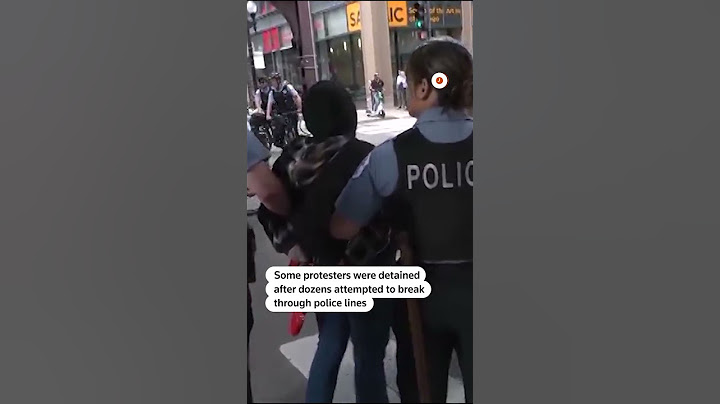 Anti-ICE protesters clash with police in the streets of Chicago | REUTERS