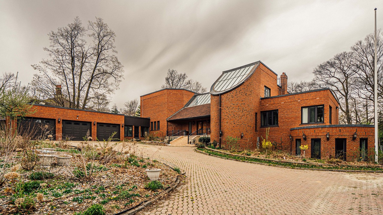 I Found A HUGE ABANDONED Untouched Mansion From 1982