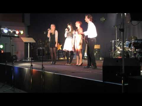 FALS Solingen - Schulchor 'Voices' (Solistinnen!) ...