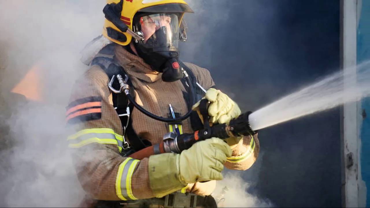 TRIBUTE TO FIREFIGHTERS  KUNNIANOSOITUS PALOMIEHILLE,PELASTAJILLE