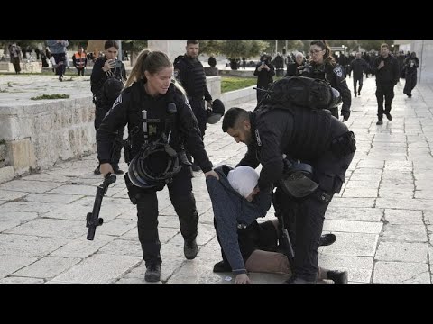 Полицейский штурм мечети Аль-Акса на Храмовой горе в Иерусалиме