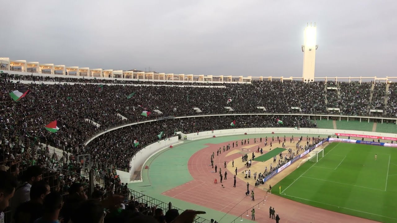 جمالية أغنية صوت الشعب لجمهور الرجاء الرياضي من قلب ملعب أكادير في مباراة  الرجاء مع مولودية وجدة