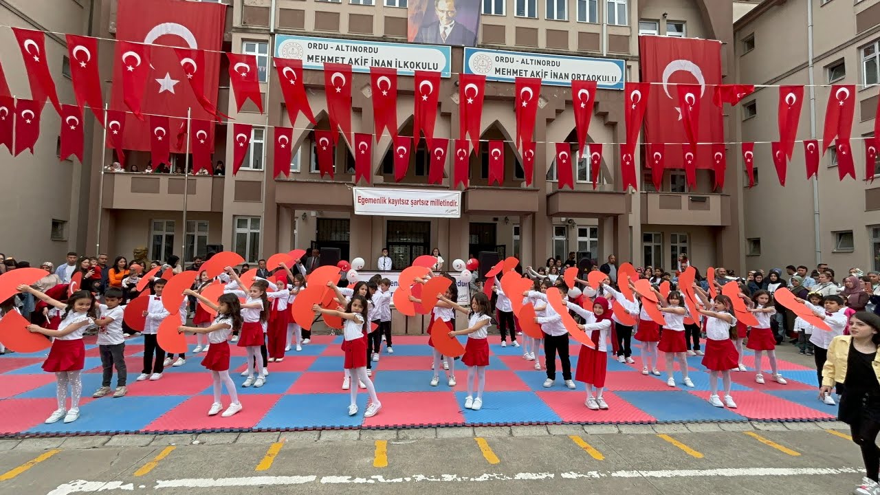 Parla / 23 Nisan Gösterisi/ Cumhuriyet Bayramı Gösterisi/ Yıl sonu Gösterisi